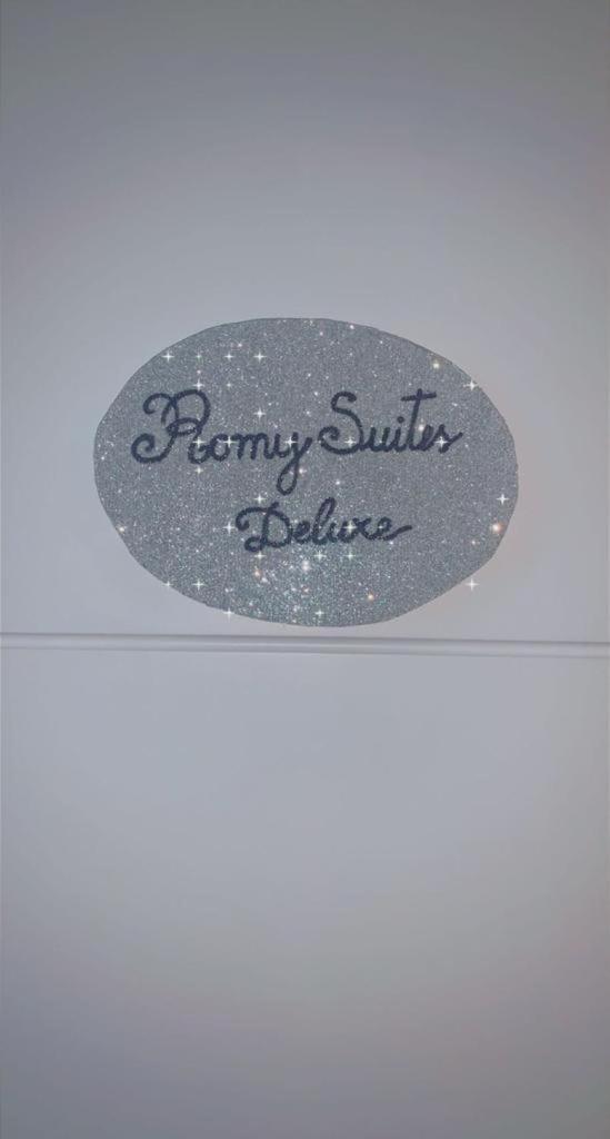 Romy Suites Deluxe Netanya Habitación foto